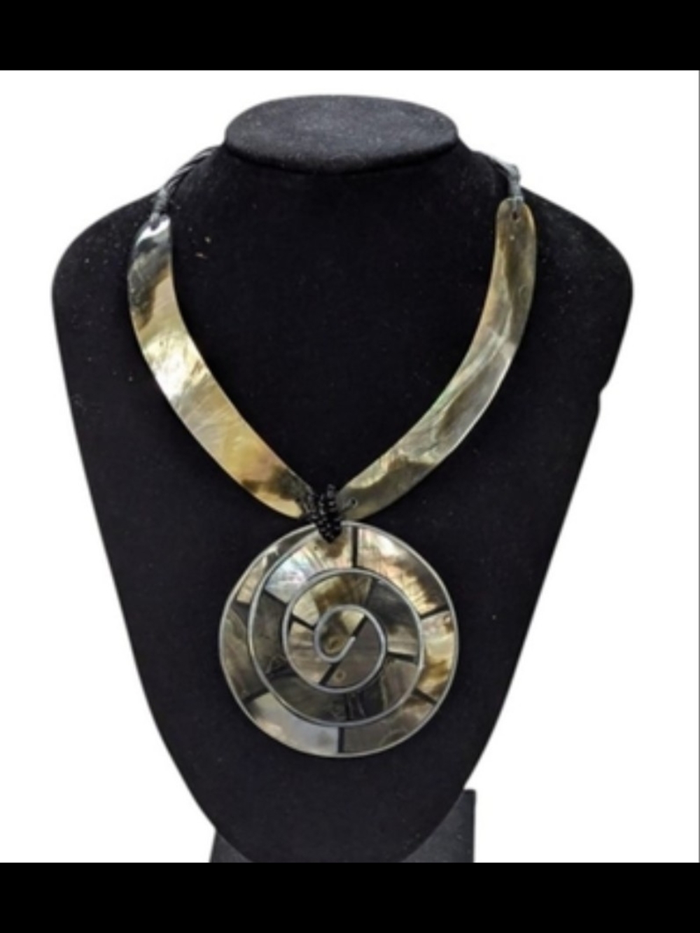 Statement Mother-of-Pearl Spiral Pendant Necklace - Black/Gray